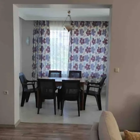 Bueyuek Arazili Villa